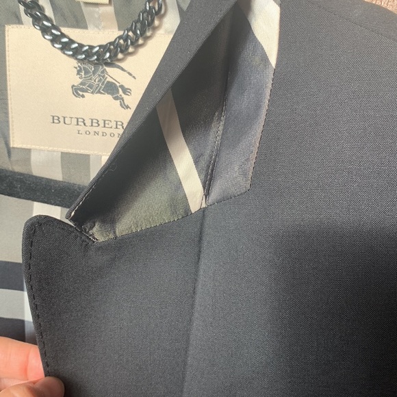 EUC Burberry black blazer size slim fit UK 6, US 4 - Picture 6 of 8